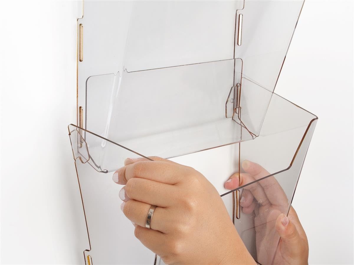 Displays2go Hanging Literature Rack with 8 Tiered Pockets for 8.5x11 Magazines, Wall Mounting