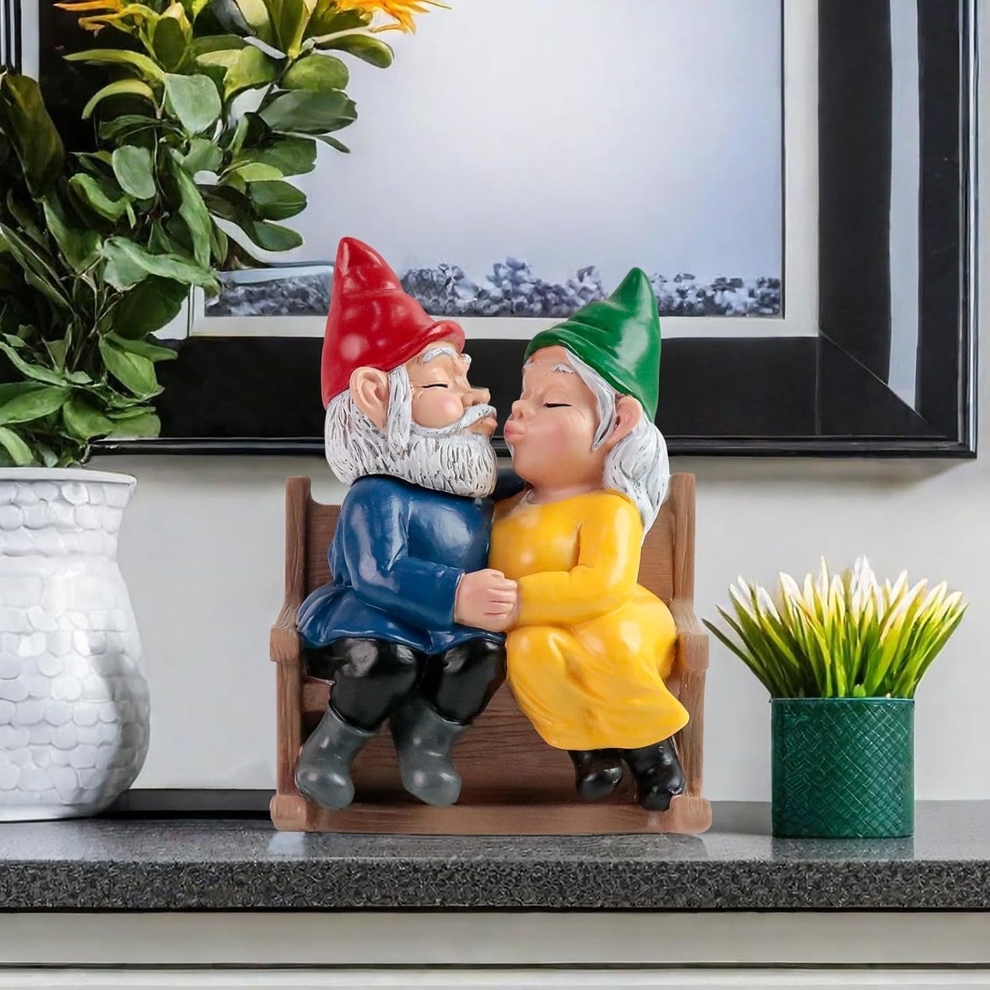 Kiss Garden Gnome Statue Valentine's Day Gifts Couple in Love Collectible Figurine Mr and Mrs Gnome