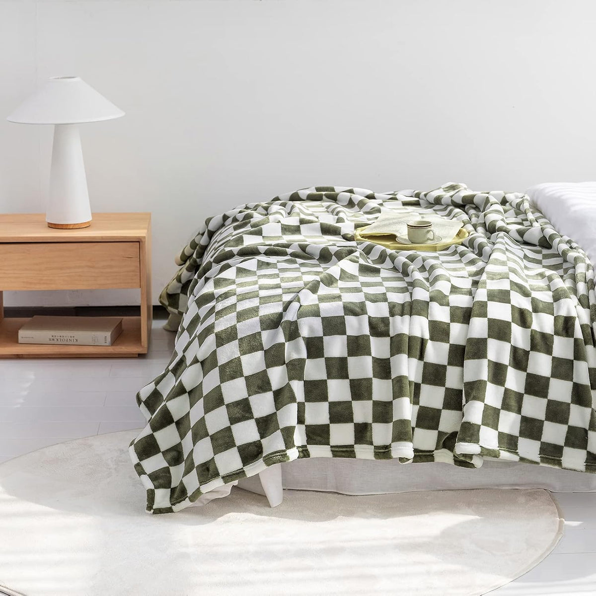LOMAO Throw Blankets Flannel Blanket with Checkerboard Grid Pattern Soft Throw Blanket for Couch
