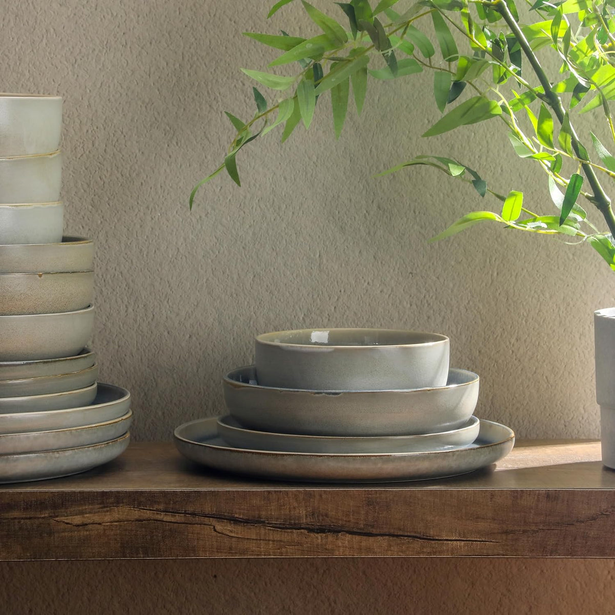 Gibson Elite Sunveil 16 Piece (Service for 4) Plates and Bowls Reactive Glaze Round Dishes