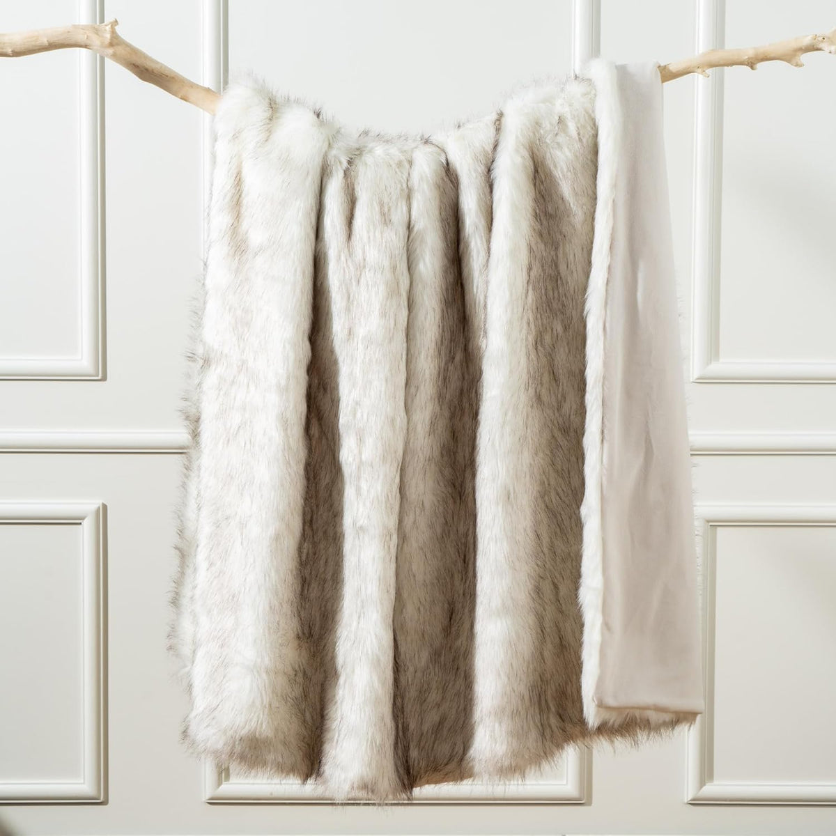 BATTILO HOME Luxury Ivory White Faux Fur Throw Blanket for Bed, Extra Large Super Soft Fluffy Cozy
