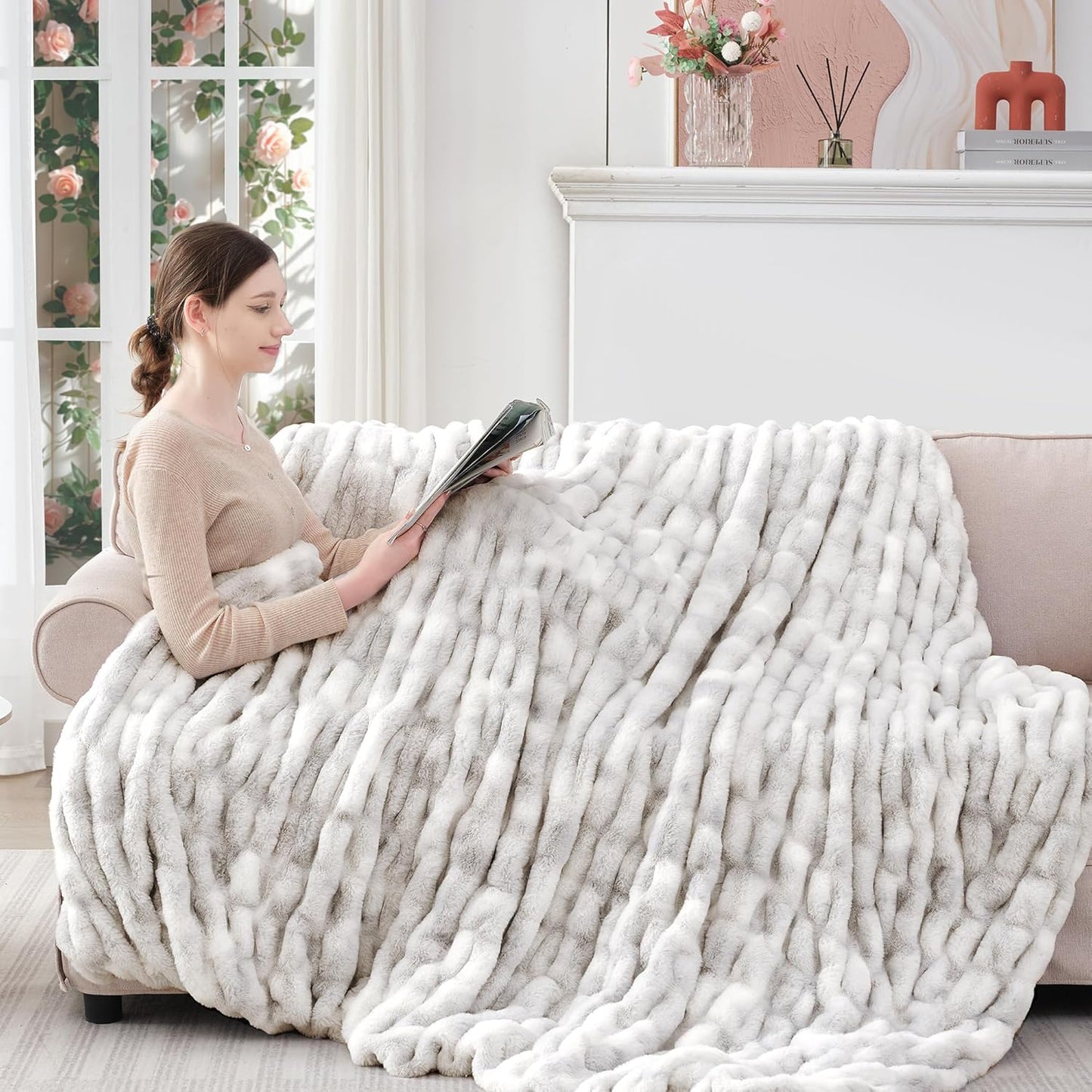 Touchat Ruched Faux Rabbit Fur Blanket, 700 GSM Luxury Dual-Sided Soft Cozy Blanket, Fuzzy Fluffy
