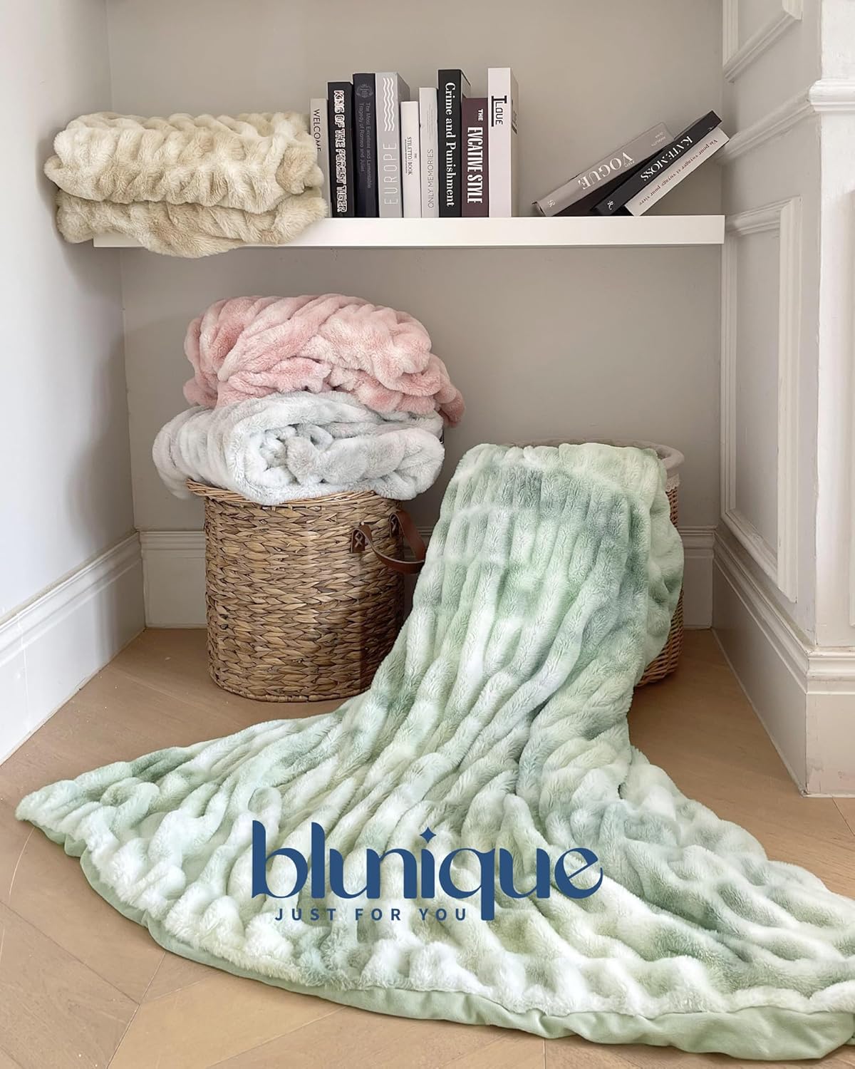 Faux Fur Blanket, Throw Blanket for Couch, Fluffy Blanket with Stretch Ruched Design, Ultra Soft