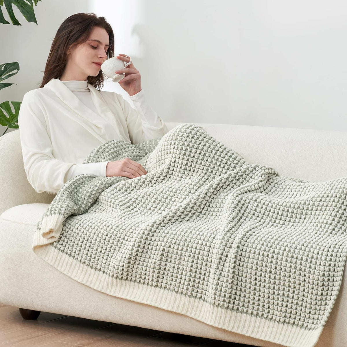 Amélie Home Chenille Waffle Throw Blanket for Couch, Reversible Pineapple Stitch Knit Soft Cozy