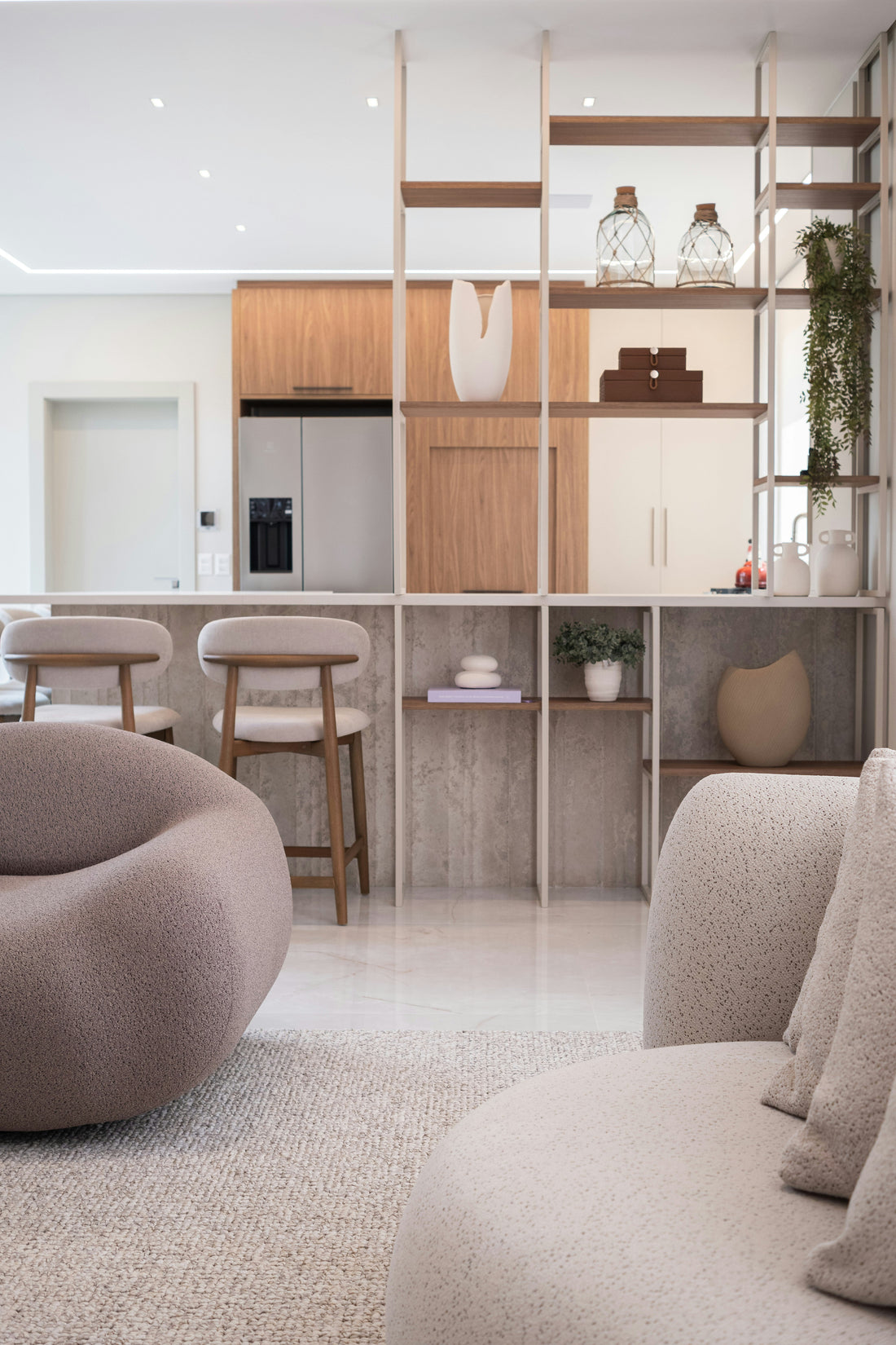 Minimalist vs Maximalist Furniture Which Fits You