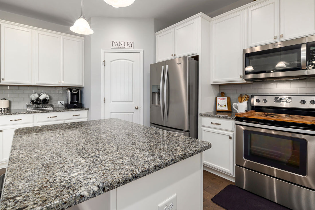 Kitchen Pantry vs. Freestanding Cabinet: Choosing Storage by Kitchen Size