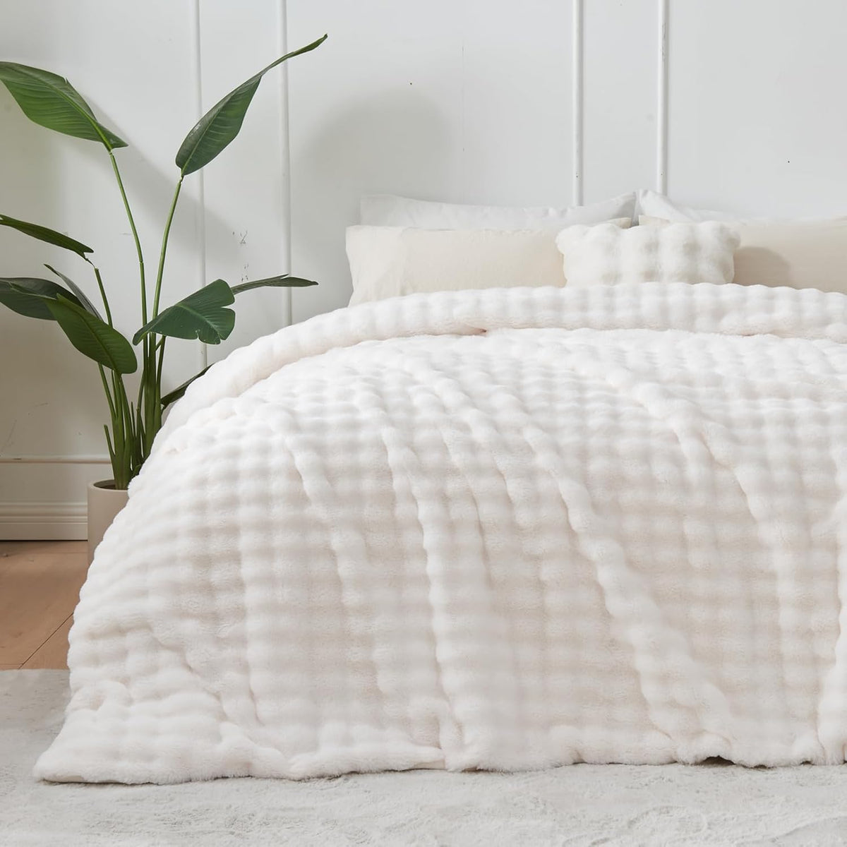 NEWCOSPLAY Faux Fur Queen Blanket Ivory Bubble Blanket Thick Warm Soft for Couch Sofa Bed 550GSM