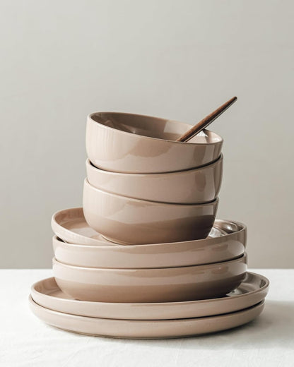 Famiware Milkyway Plates and Bowls Set, 18 Pieces Dinnerware Sets, Dishes Set for 6, Cinnamon Brown