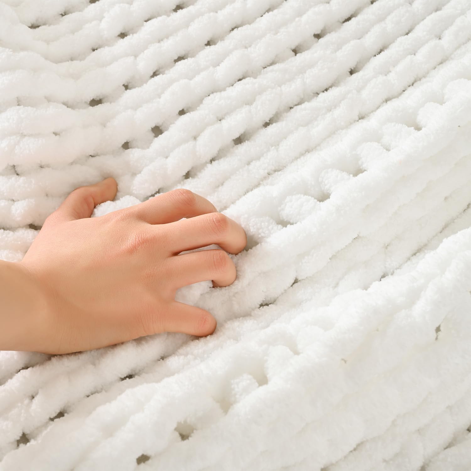 Esterra 100% Hand Knitted Chenille Throw Blanket, 50"x60", White, Polyester, Chunky Knit, Throw
