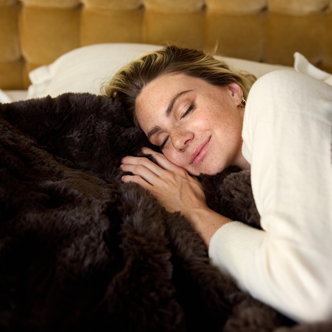 Nuzzie SnuggleLuxe Blanket - Mocha (50"x60")
