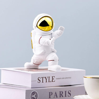 XMGZQ Astronaut Statue, Astronaut Figurine, Kung Fu Spaceman Sculpture, Outer Space Arts Child