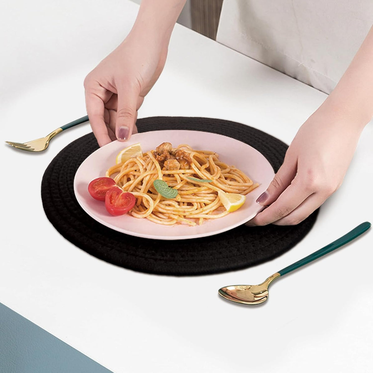 Round Placemats Set of 6, Cotton Rope Woven Table Mats, Hot Pads for Kitchen, Non Slip Heat
