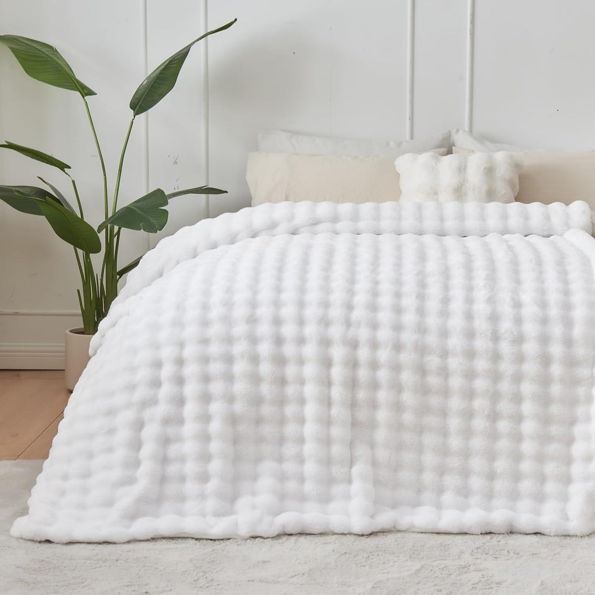 NEWCOSPLAY Faux Fur Twin Blanket White Bubble Blanket Thick Warm Soft for Couch Sofa Bed 550GSM