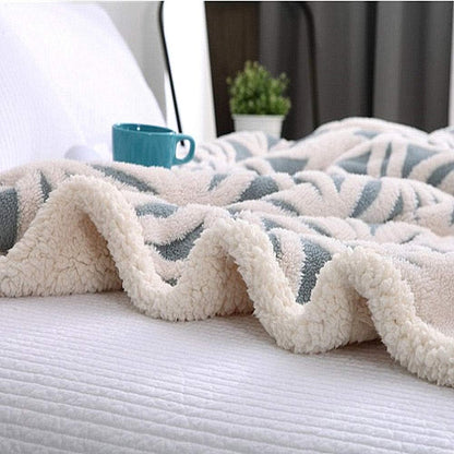 UKELER Green Flannel Sherpa Throws 60'' x 50'' New Blanket Ultra Plush Lightweight Throw Blanket