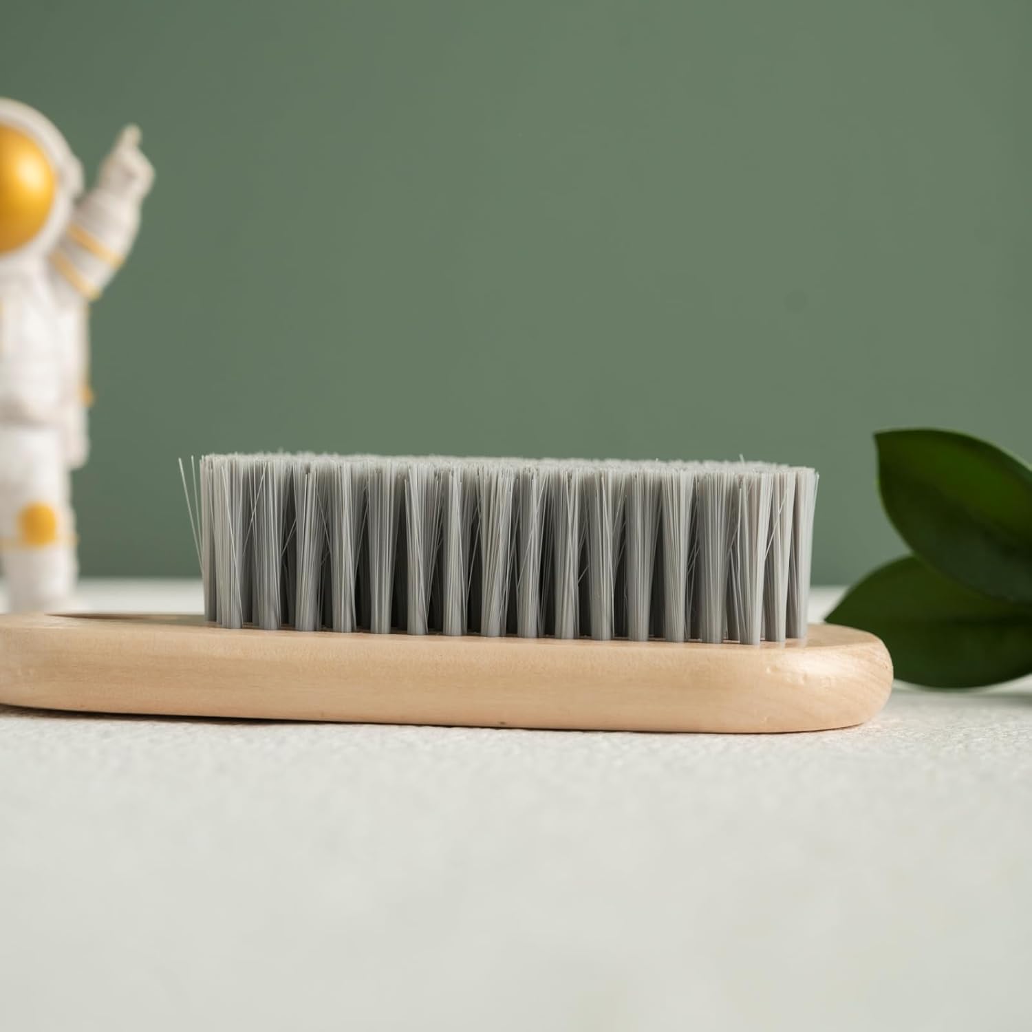 2PCS Wood Laundry Brush, Long Handle Clothing Stain Remover Scrubber, Soft Bristle for Scrubbing