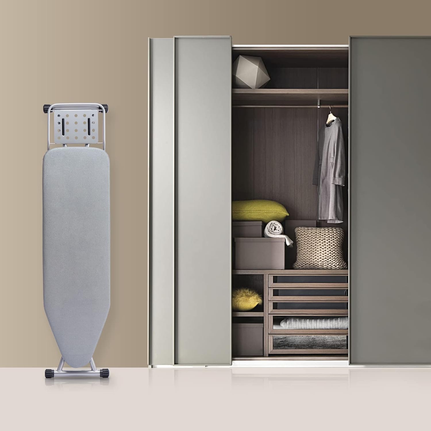 Ironing Board, Heat Resistant Cover Iron Board with Steam Rest, Non-Slip Foldable Ironing Stand.