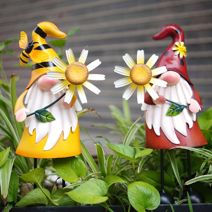 HONGLAND Gnome Metal Yard Art - Metal Gnome Statue -Gnome Outdoor Decorations - Bee and Ladybug