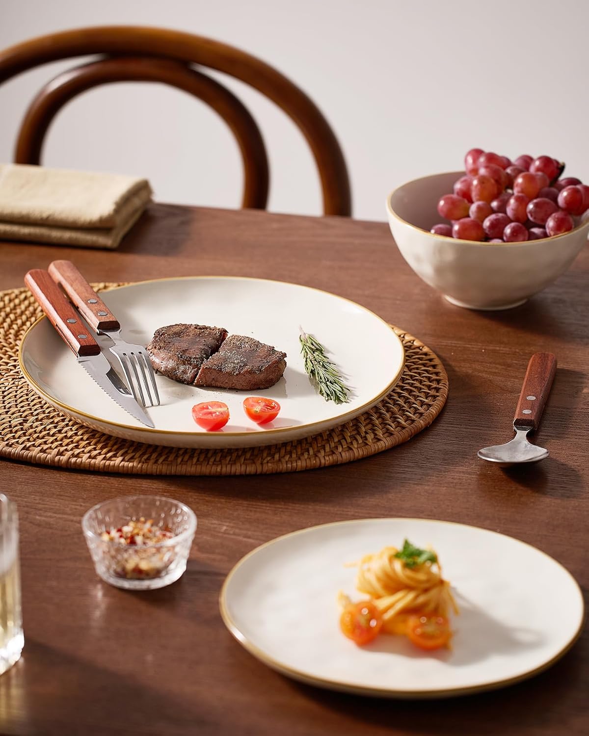 Famiware Dinnerware Sets for 8, Ocean Round 24-Piece Kitchen Plates and Bowls Sets, Microwave and