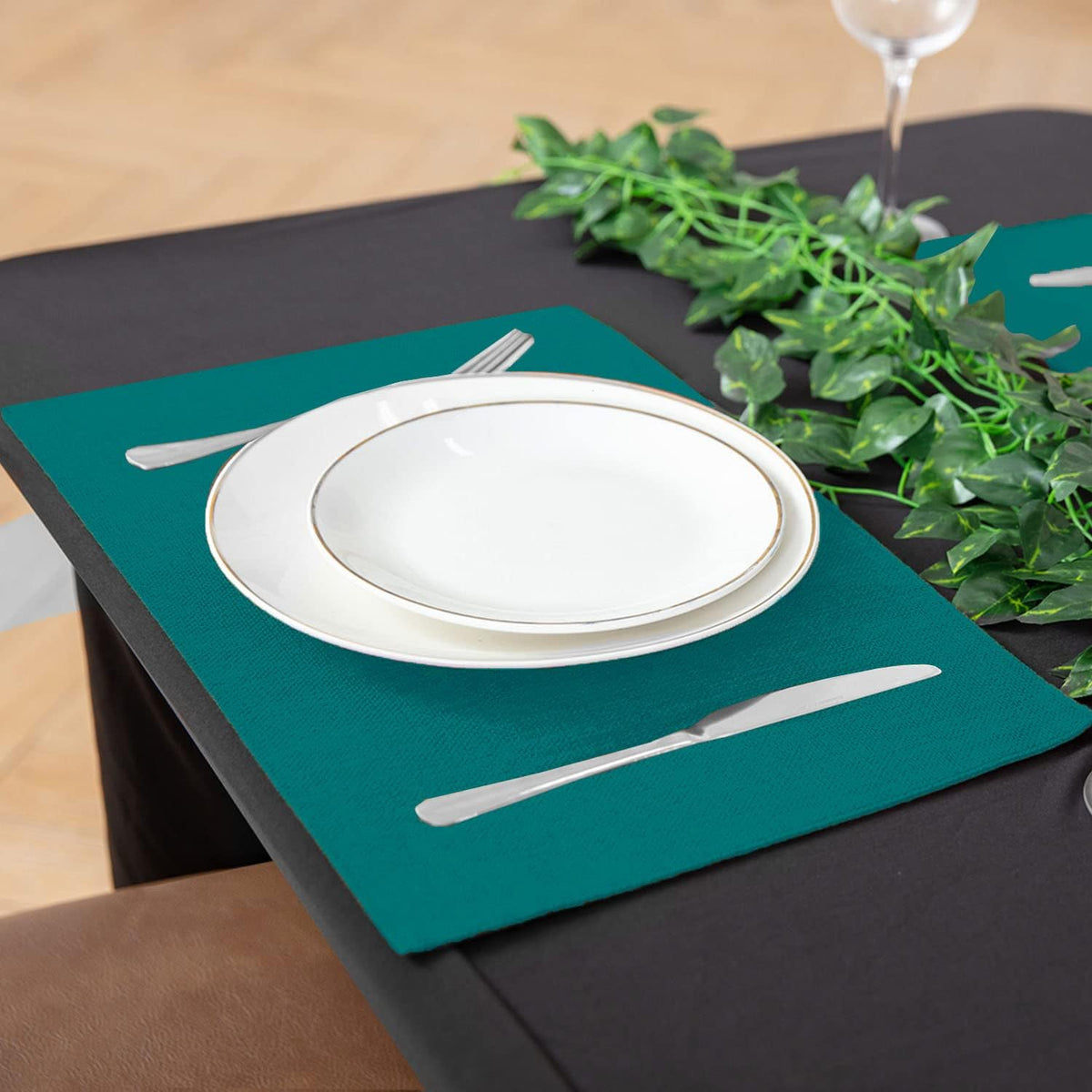 Cloth Placemats Set of 8, Linen Type Fabric Placemats Machine Washable Heat Resistant Placemats