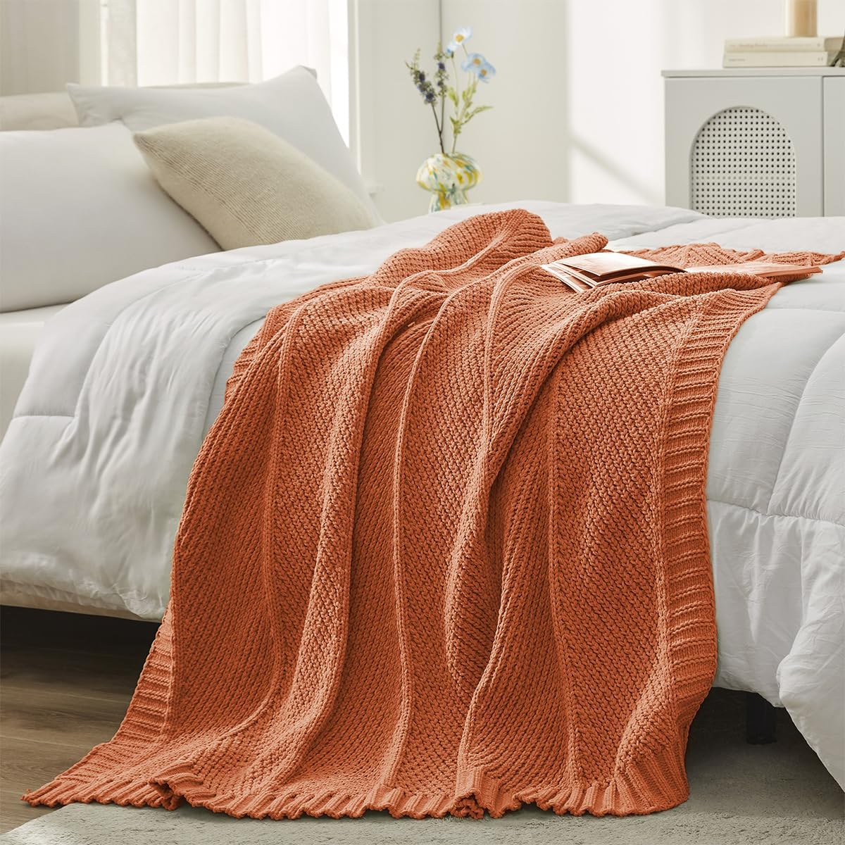 Amélie Home Chenille Knit Throw Blanket for Couch, Chevron Texture Decorative Soft Blanket for
