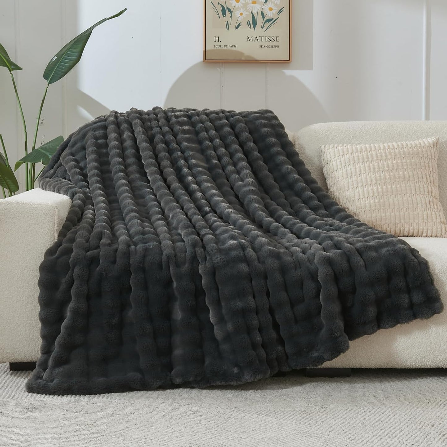 NEWCOSPLAY Faux Fur Throw Blanket Grey Bubble Blanket Thick Warm Soft for Couch Sofa Bed 550GSM