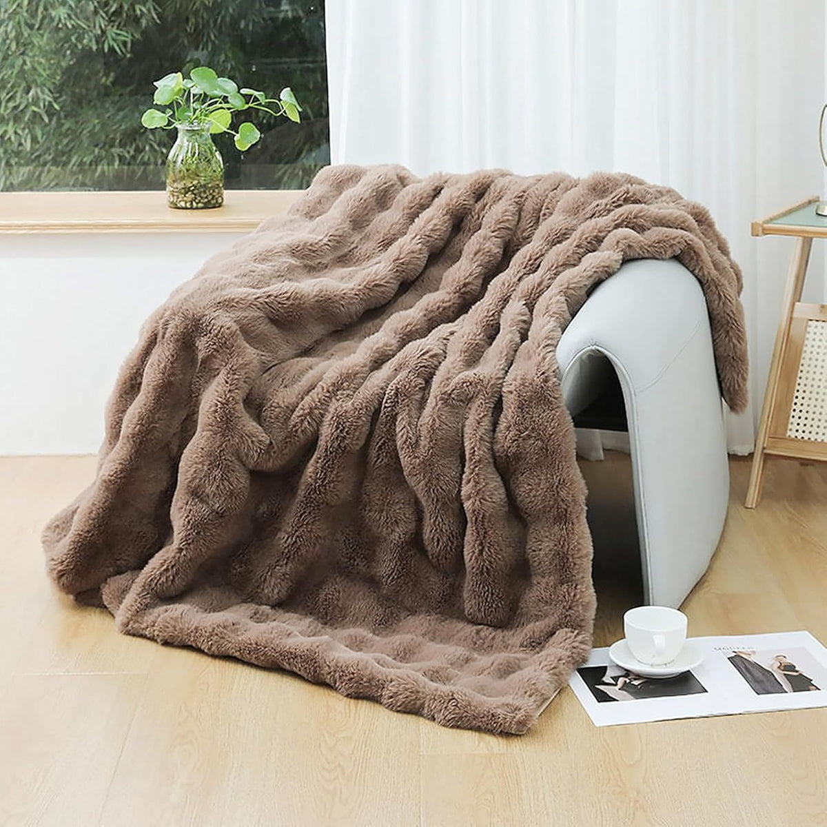 UKELER Soft Faux Fur Throw Blanket Solid Reversible Shaggy Blanket Plush Thick Fluffy Blankets