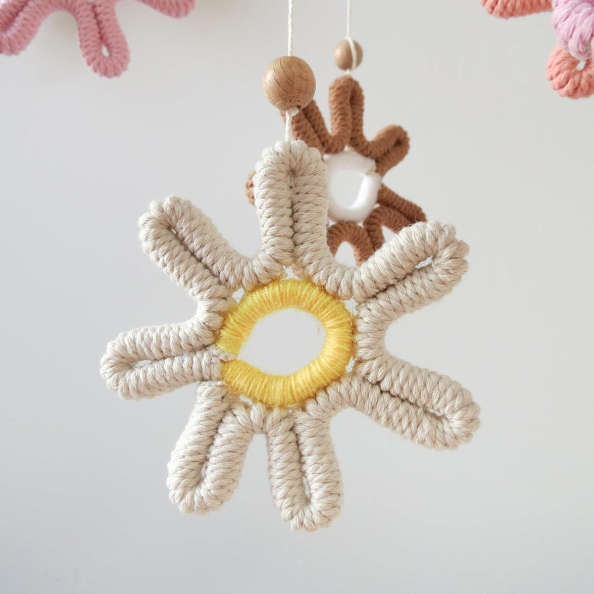 Woven Daisy Mobile for Crib, Baby Crib Mobile for Girls, Boho Daisy Crib Mobile, Daisy Nursery