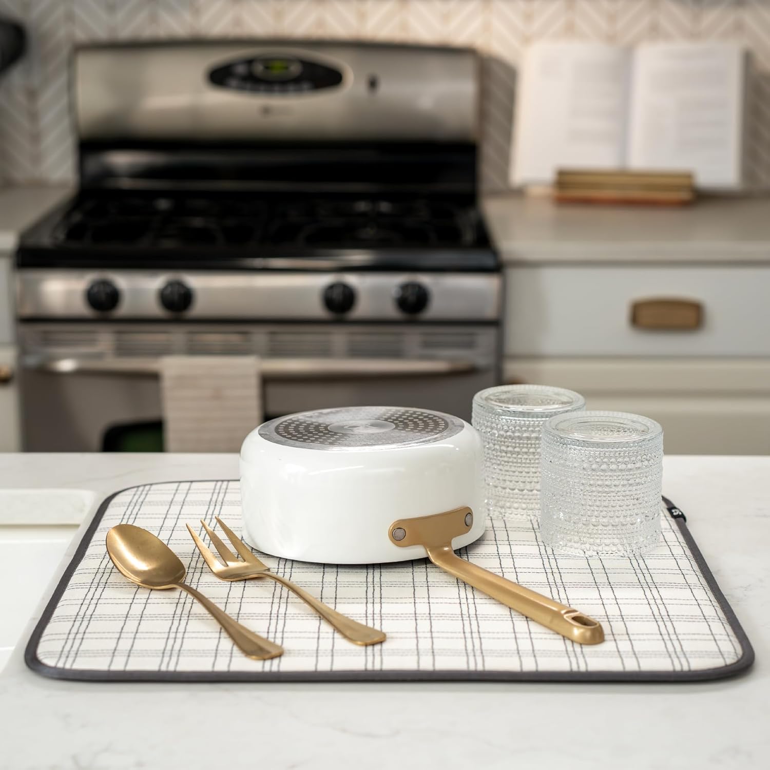 S&T INC. Dish Drying Mat, 16” x 18”, Absorbent Microfiber Kitchen Counter Mat, Dish Drying Pad for