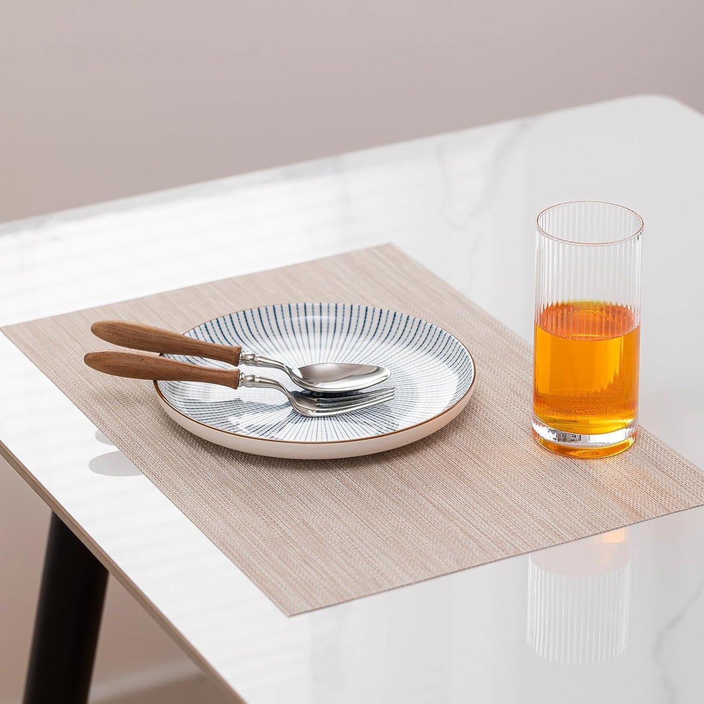 LEXMORE Placemats Set of 8 Vinyl/Plastic Woven Place Mats for Kitchen Table Indoor/Outdoor Washable