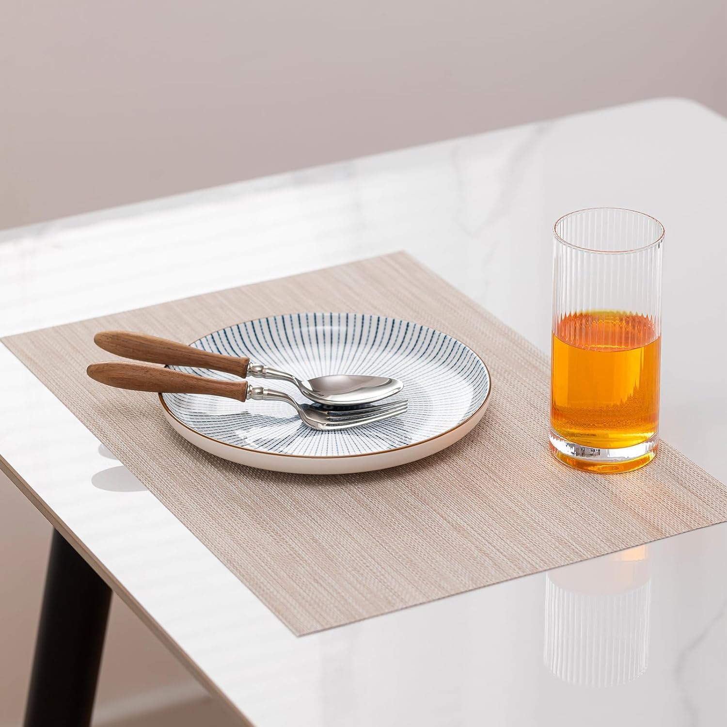 LEXMORE Placemats Set of 8 Vinyl/Plastic Woven Place Mats for Kitchen Table Indoor/Outdoor Washable