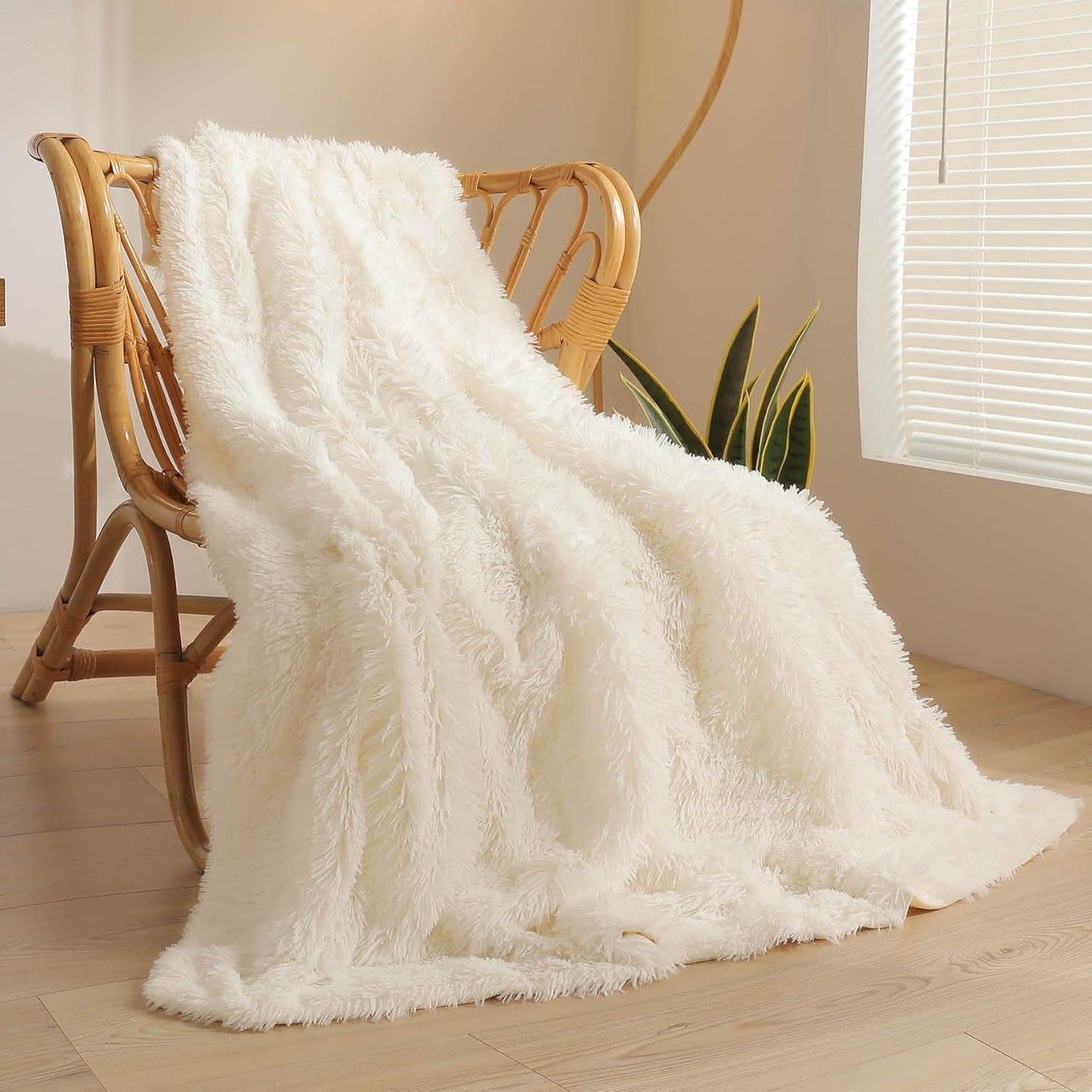 XeGe Luxury Faux Fur Blanket, Ivory Soft Big Fluffy Throw, Shaggy Plush Decorative Couch Blanket