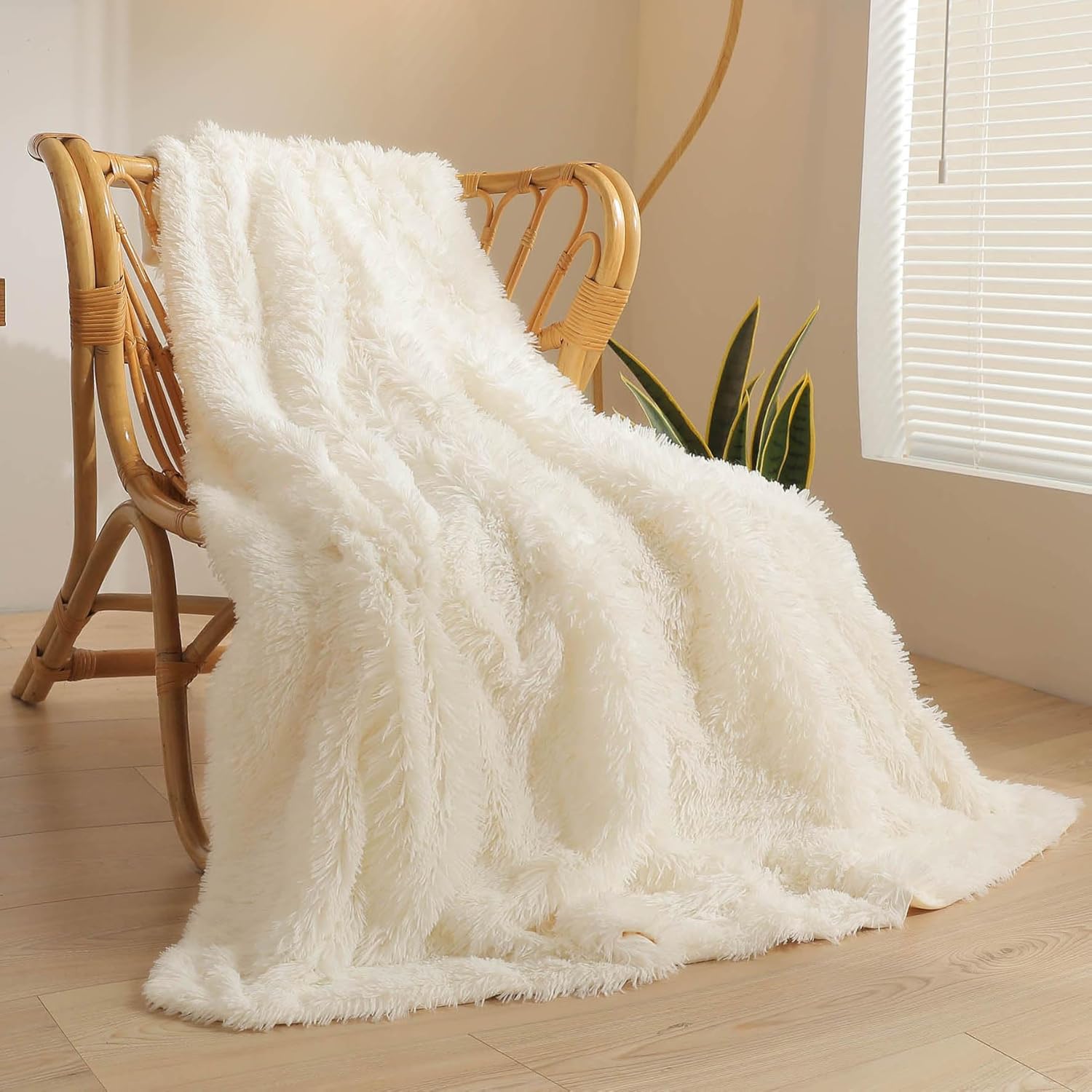 XeGe Luxury Faux Fur Blanket, Ivory Soft Big Fluffy Throw, Shaggy Plush Decorative Couch Blanket