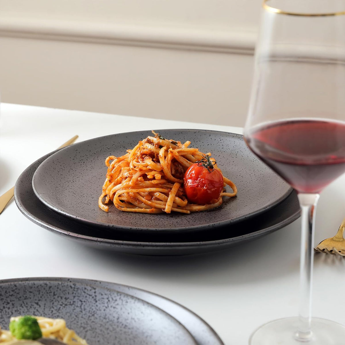 Stone Lain Valencia Porcelain 32-Piece Round Dinnerware Set, Plates and Bowls Set, Dish Set for 8
