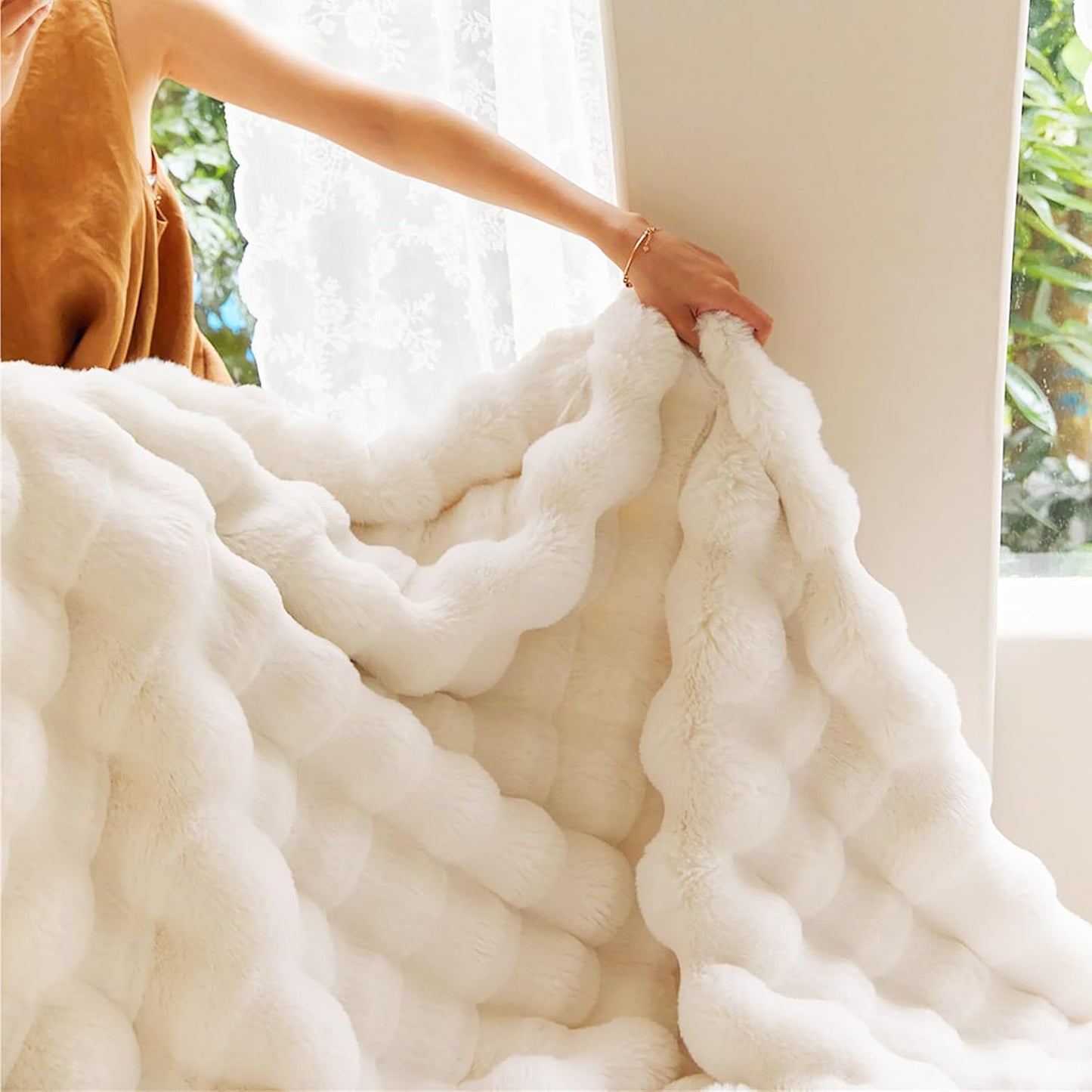 UKELER White Plush Furry Throw Blanket Super Soft Cozy Warm Blanket for Bed, Couch, Sofa, Office