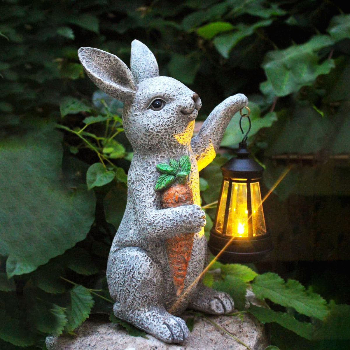 Garden Statues Rabbit Solar Lantern Outdoor Handmade Resin Statue Bunny with Cute Carrot for Patio