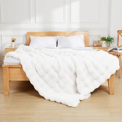 Latepis White Faux Fur King Blanket Cozy Bubble Blanket Soft Fuzzy Thick Living Room Blanket for
