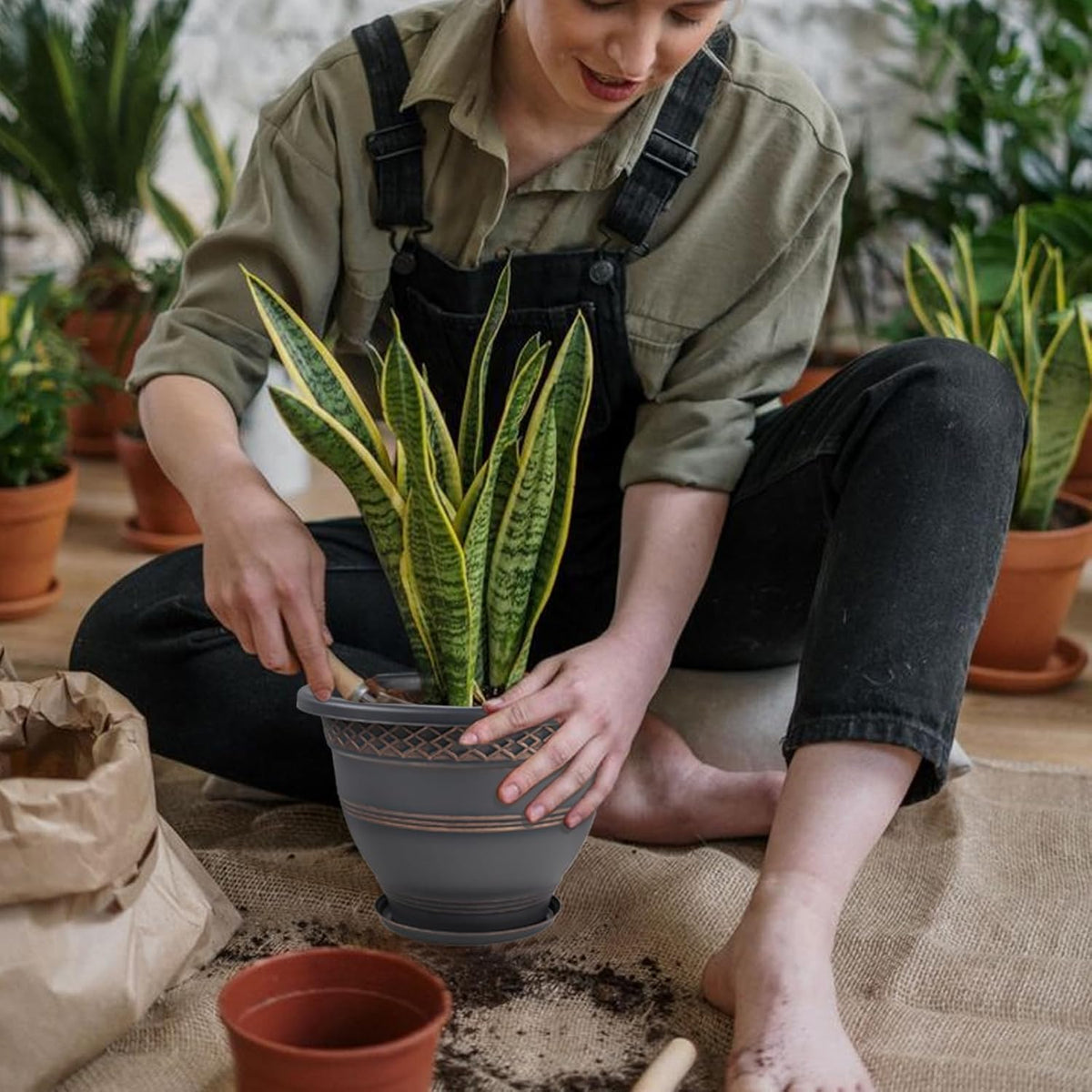 6 Pack 8 Inch Plant Pots, Plastic Flower Pot for Indoor & Outdoor with Drainage Holes & Saucer