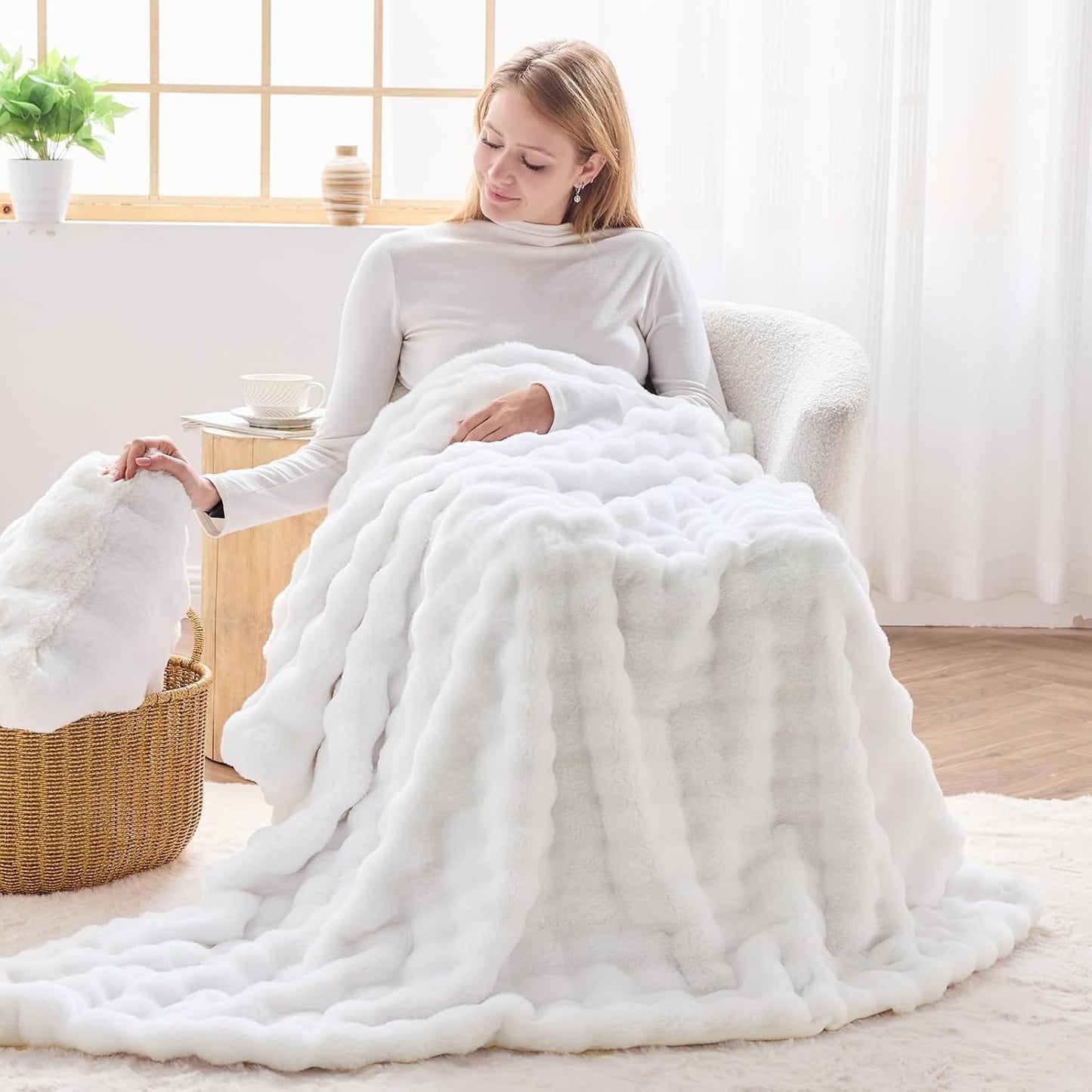 NEWCOSPLAY Faux Fur Twin Blanket White Bubble Blanket Thick Warm Soft for Couch Sofa Bed 550GSM
