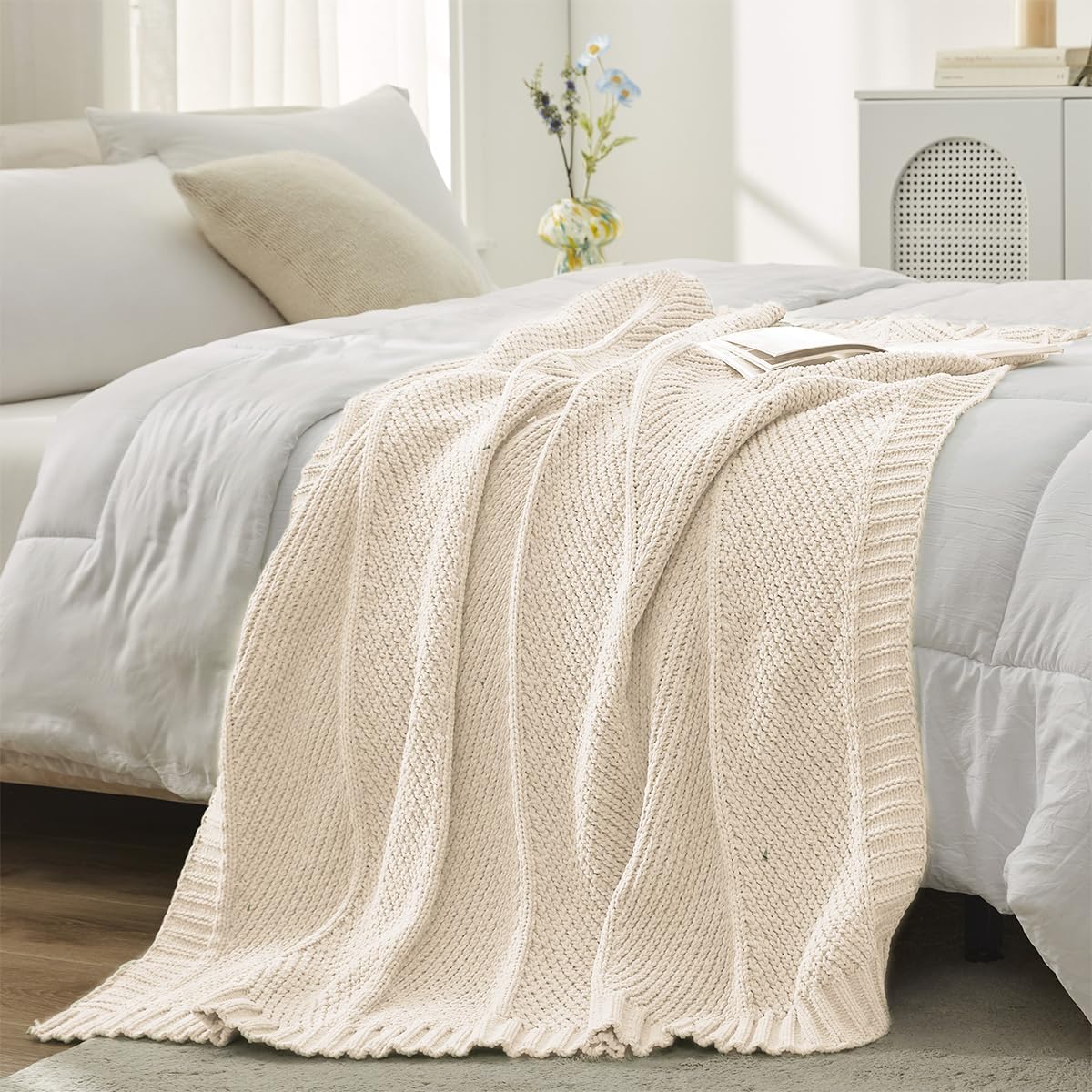 Amélie Home Chenille Knit Throw Blanket for Couch, Chevron Texture Decorative Soft Blanket for