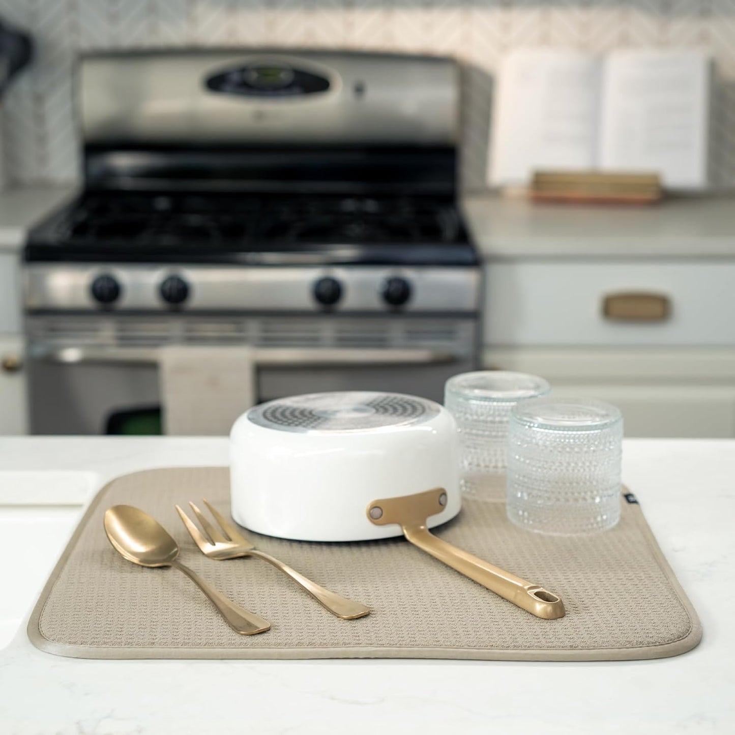 S&T INC. Dish Drying Mat, 16” x 18”, Absorbent Microfiber Kitchen Counter Mat, Dish Drying Pad for
