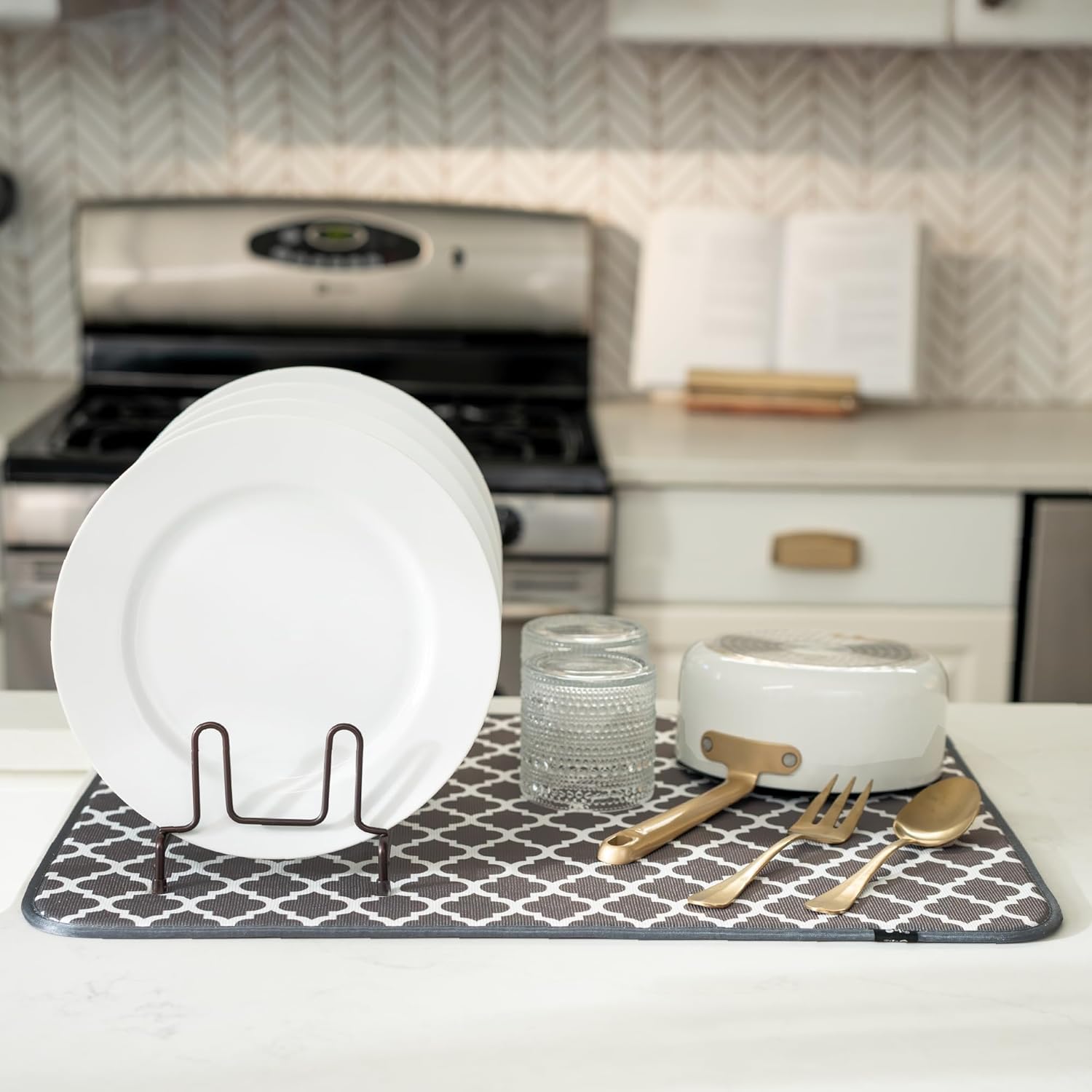 S&T INC. Dish Drying Mat XL, 18” x 24”, Absorbent Microfiber Kitchen Counter Mat, Dish Drying Pad