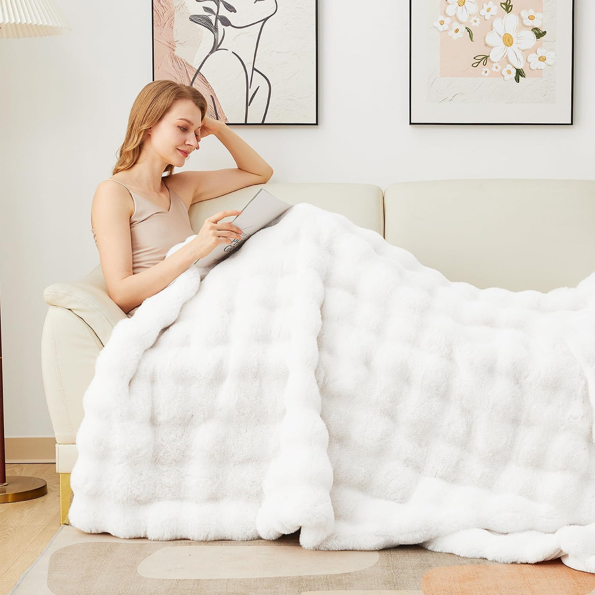 Latepis White Faux Fur Throw Blanket Cozy Bubble Blankets Soft Fuzzy Thick Living Room Blanket for