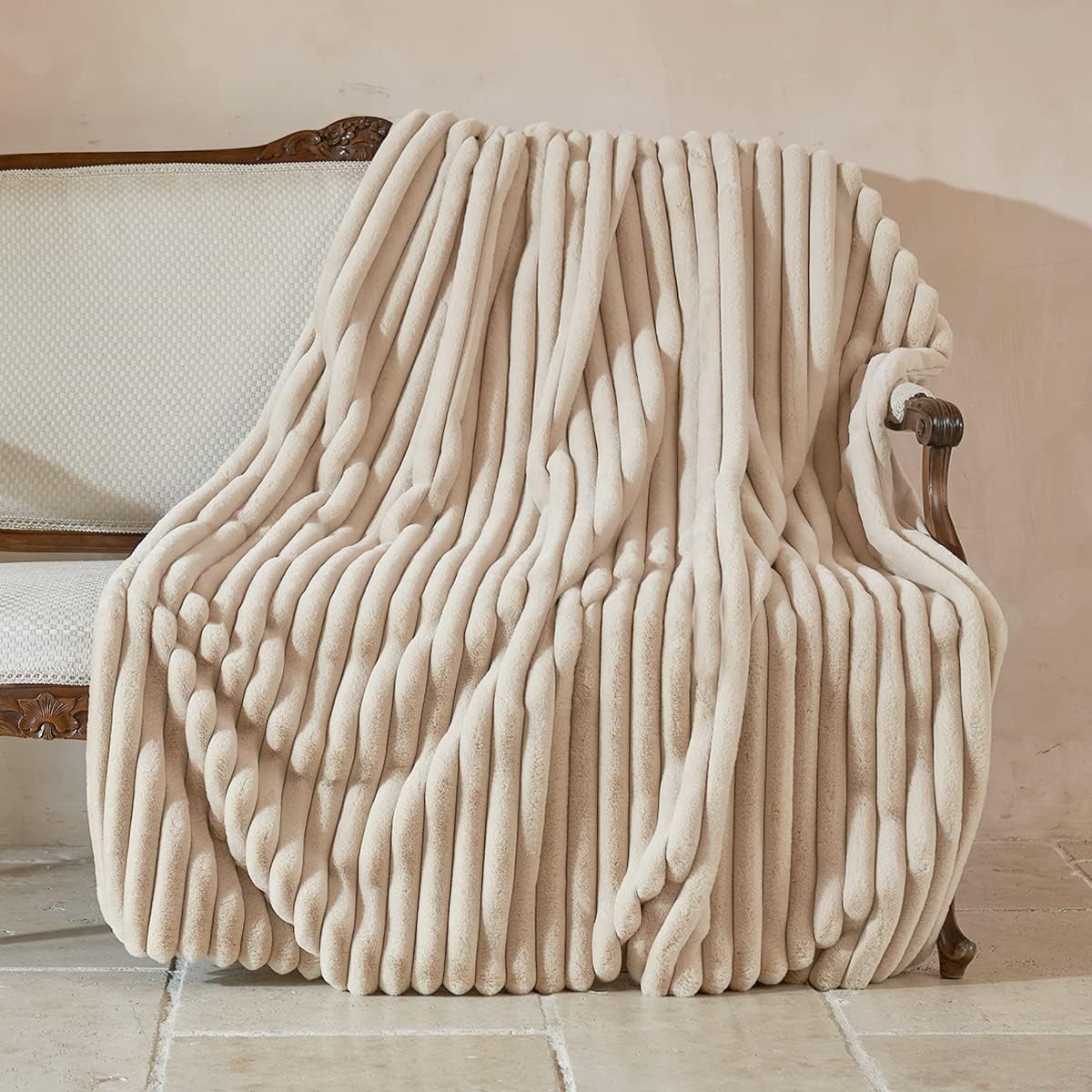 Amélie Home Faux Fur Throw Blanket for Couch, Cozy Fuzzy Fluffy Fur Luxurious Soft Striped Plush