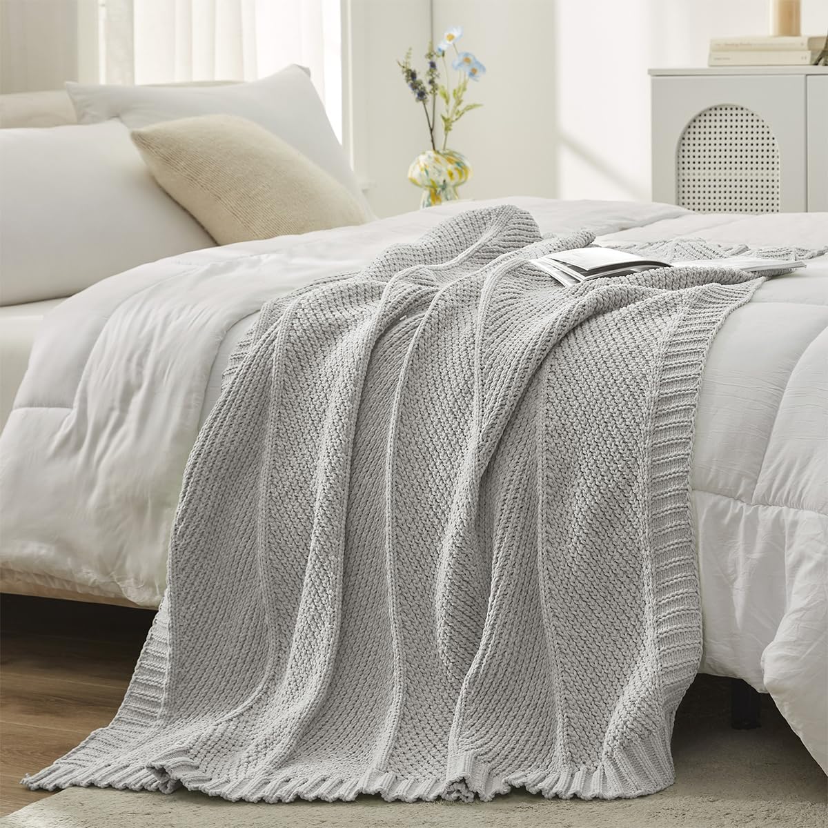 Amélie Home Chenille Knit Throw Blanket for Couch, Chevron Texture Decorative Soft Blanket for