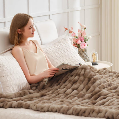 Ultra Soft Luxury Faux Fur Twin Blanket for Counch,Fuzzy Fluffy Plush Warm Cozy Elegant Wrinkled