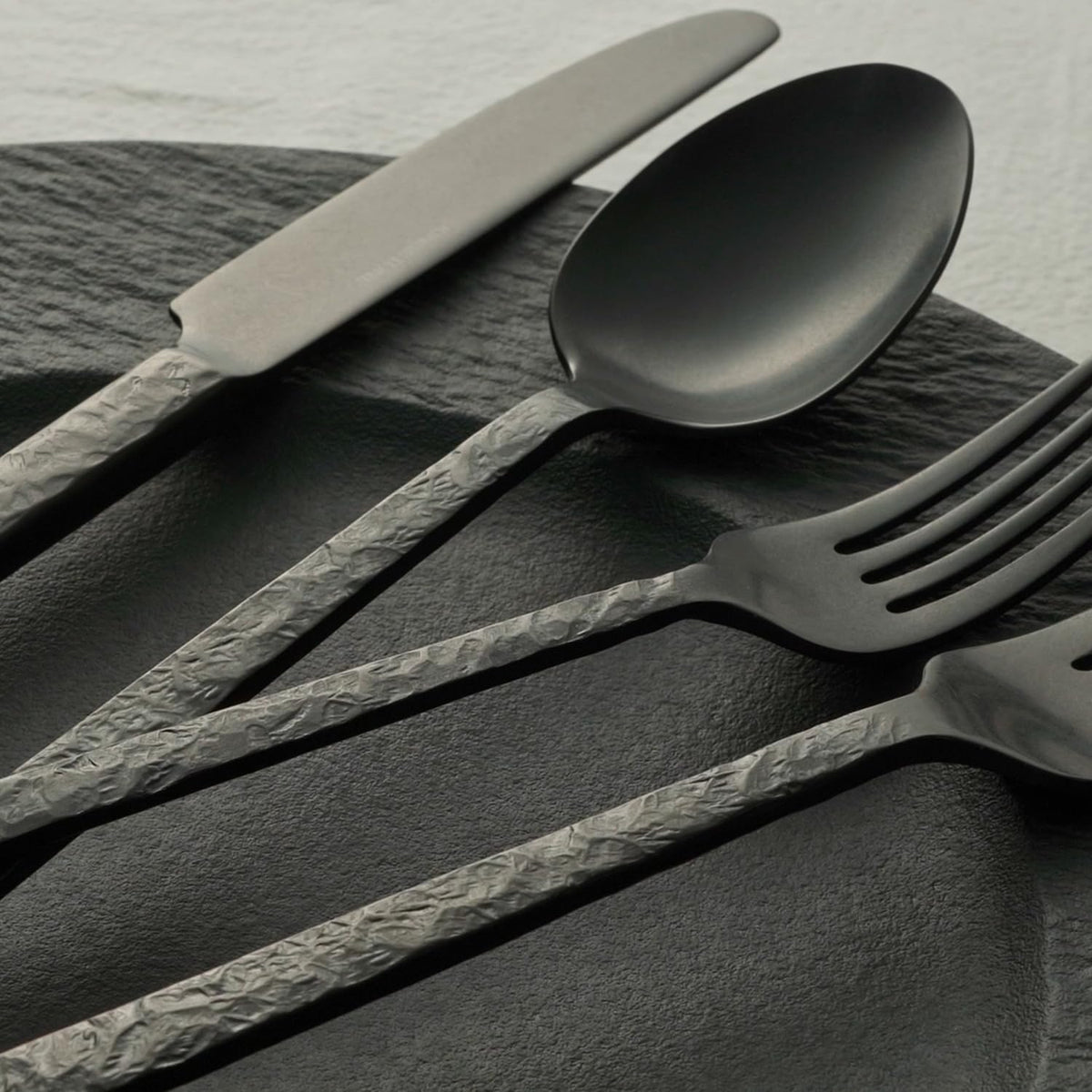 KINGSTONE 30 Pcs Black Hammered Silverware Set for 6, 18/10 Stainless Steel Heavy Duty Flatware