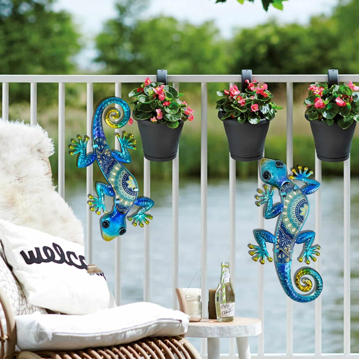 HONGLAND Metal Gecko Wall Art 2Pcs Outdoor Wall Decor Lizard Metal Hanging Wall Decoration Glass