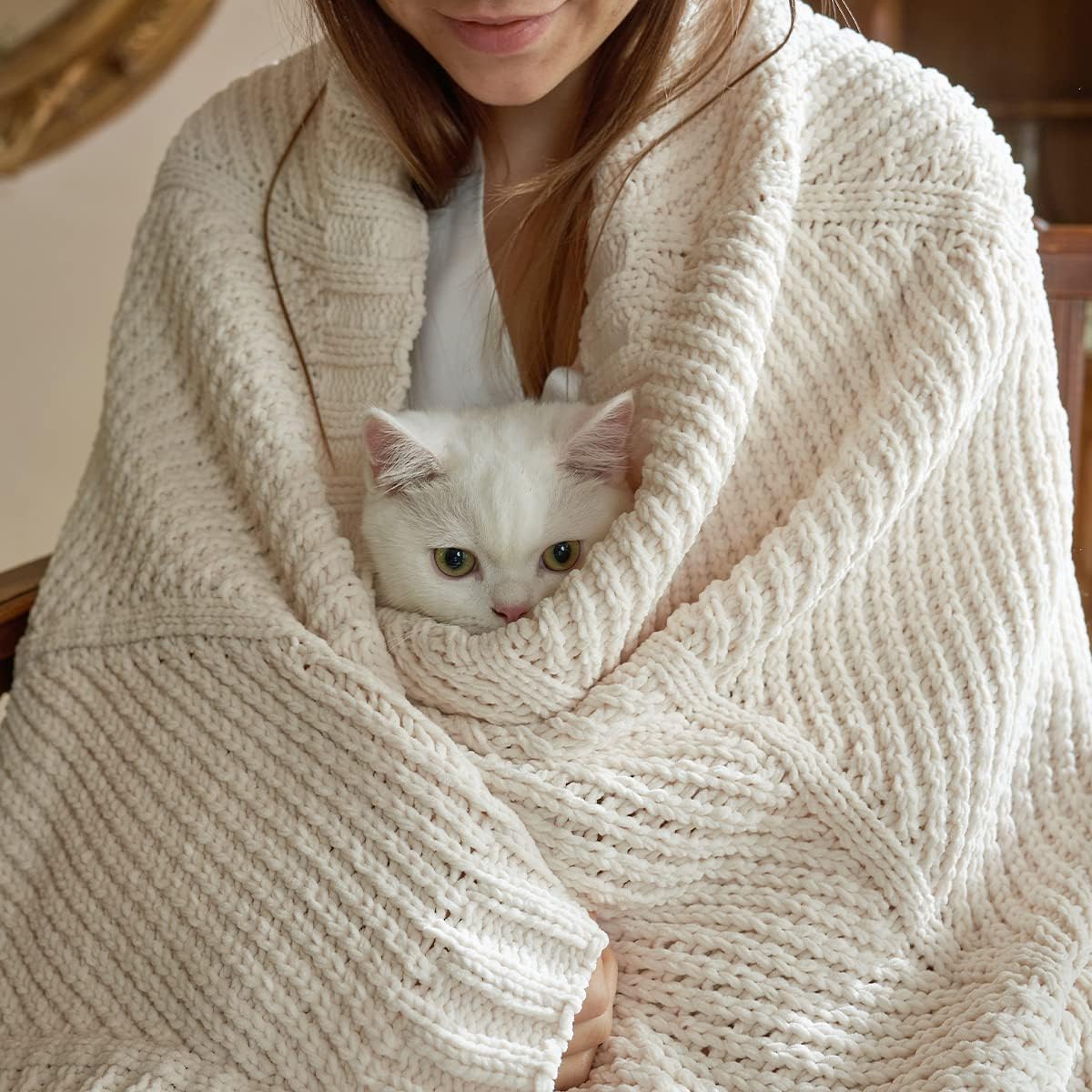 Amélie Home Chenille Knit Throw Blanket for Couch, Chevron Texture Decorative Soft Blanket for