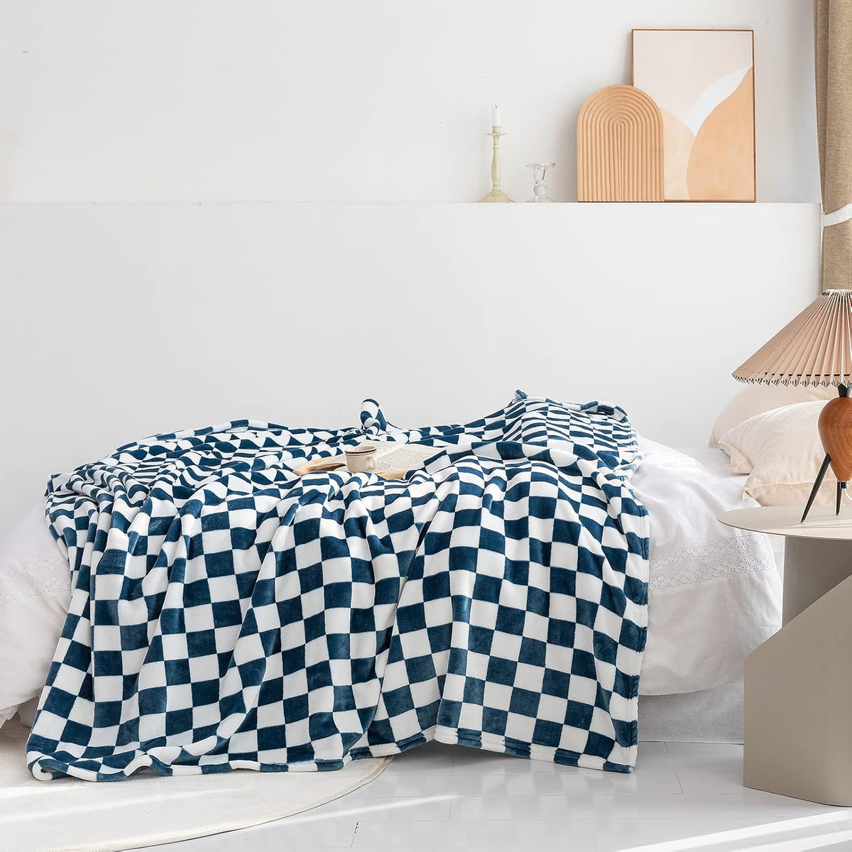 LOMAO Throw Blankets Flannel Blanket with Checkerboard Grid Pattern Soft Throw Blanket for Couch