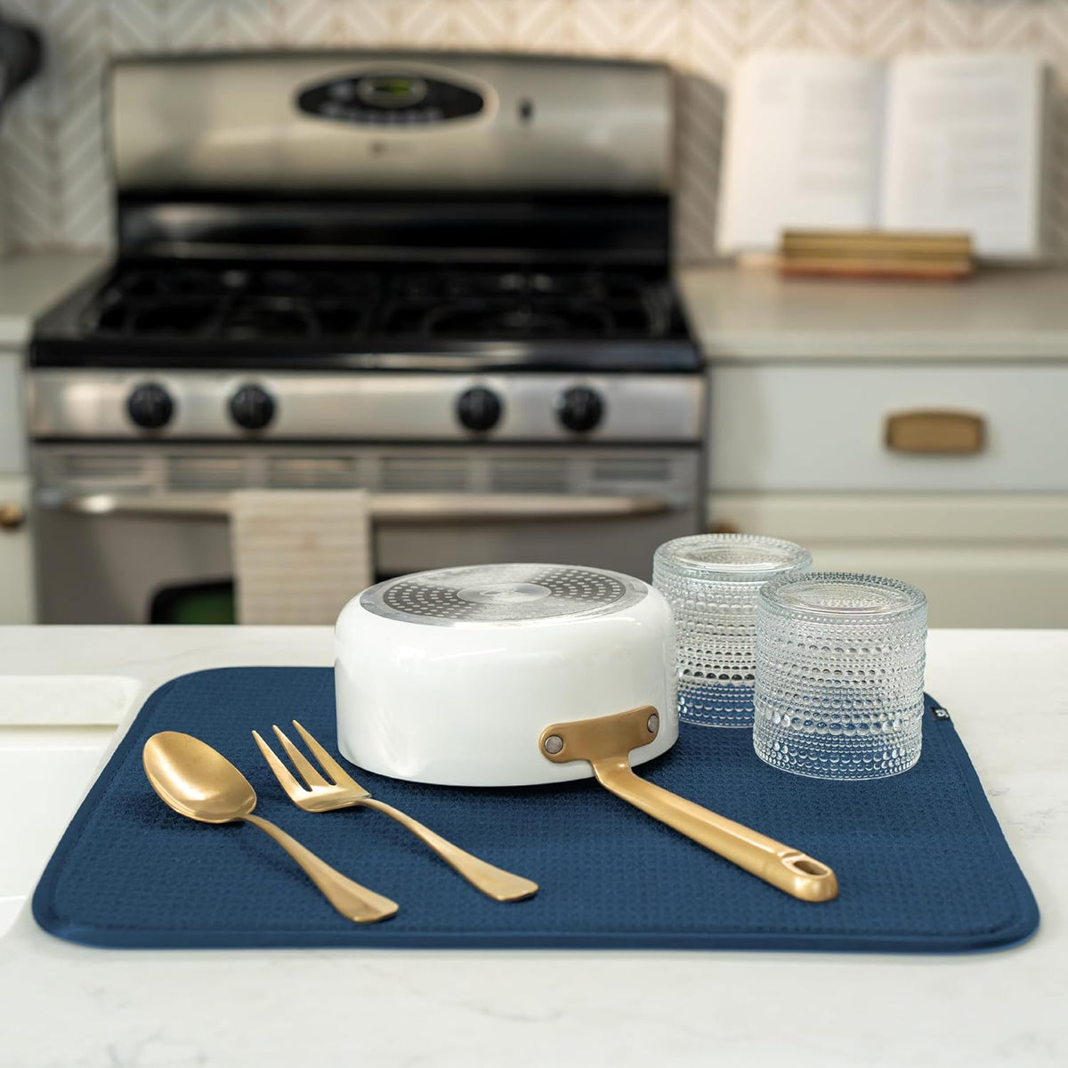 S&T INC. Dish Drying Mat, 16” x 18”, Absorbent Microfiber Kitchen Counter Mat, Dish Drying Pad for